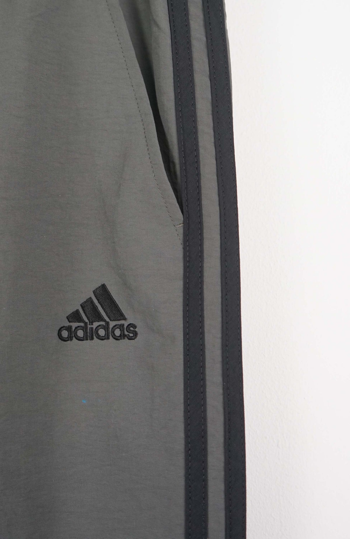 VINTAGE ADIDAS TRACK PANTS (M)