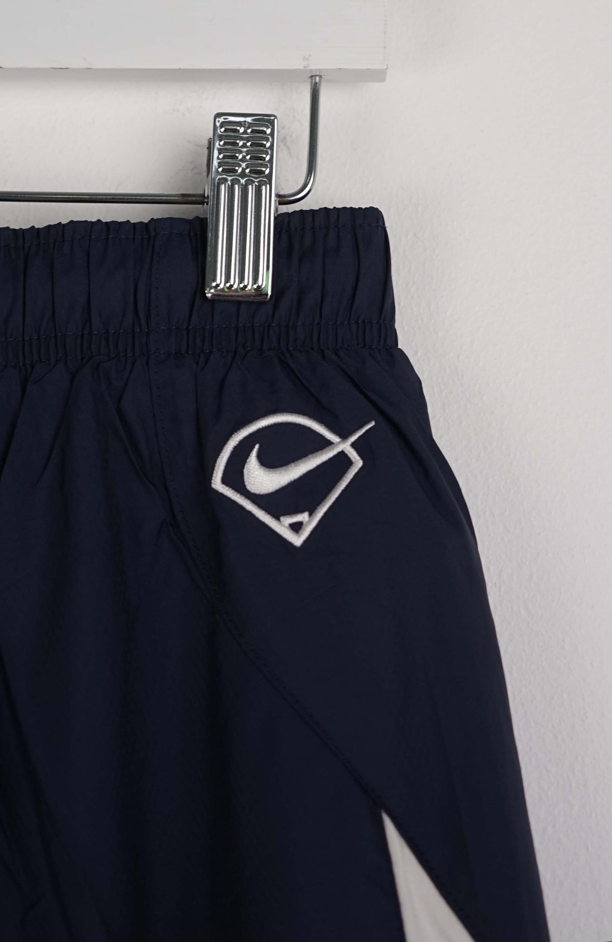 VINTAGE NIKE TRACK PANTS (M)