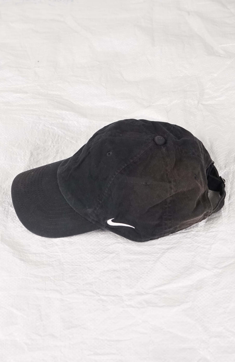 VINTAGE NIKE HAT