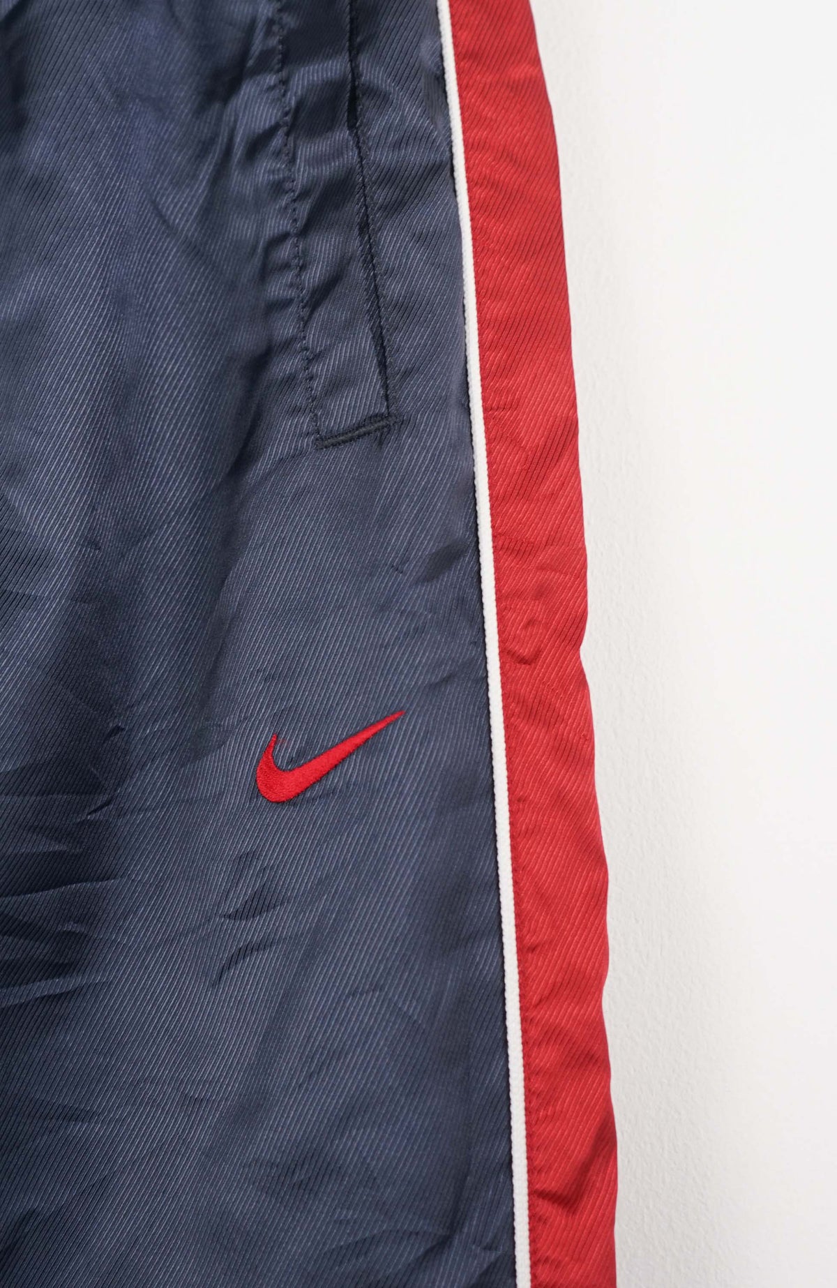 VINTAGE NIKE TRACK PANTS (S)