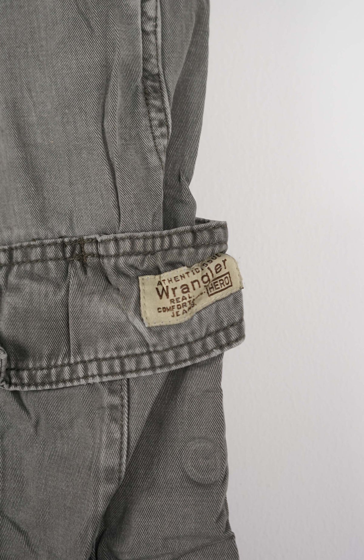 VINTAGE WRANGLER CARGO SHORTS W32