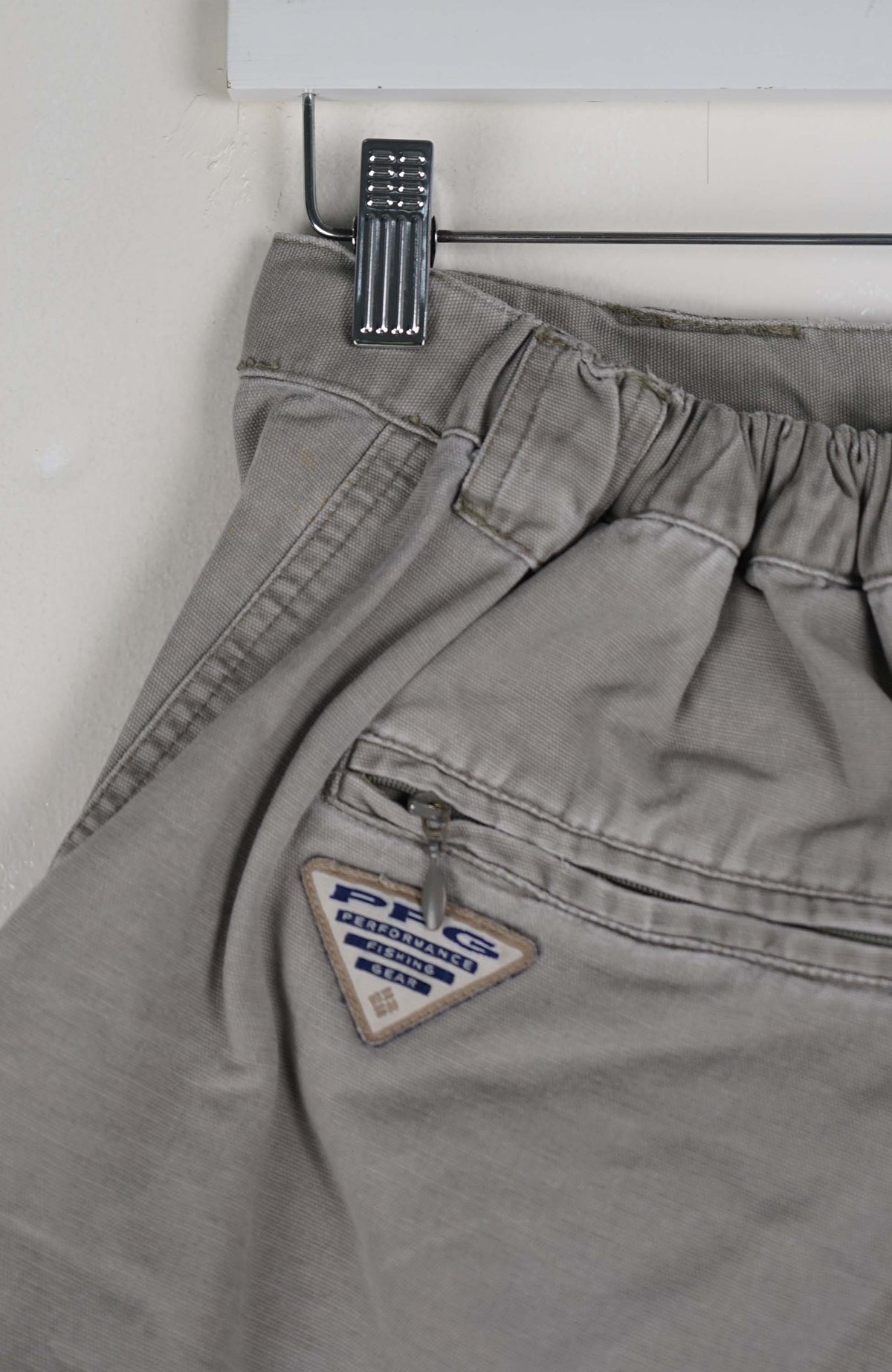 VINTAGE COLUMBIA CARGO SHORTS W29