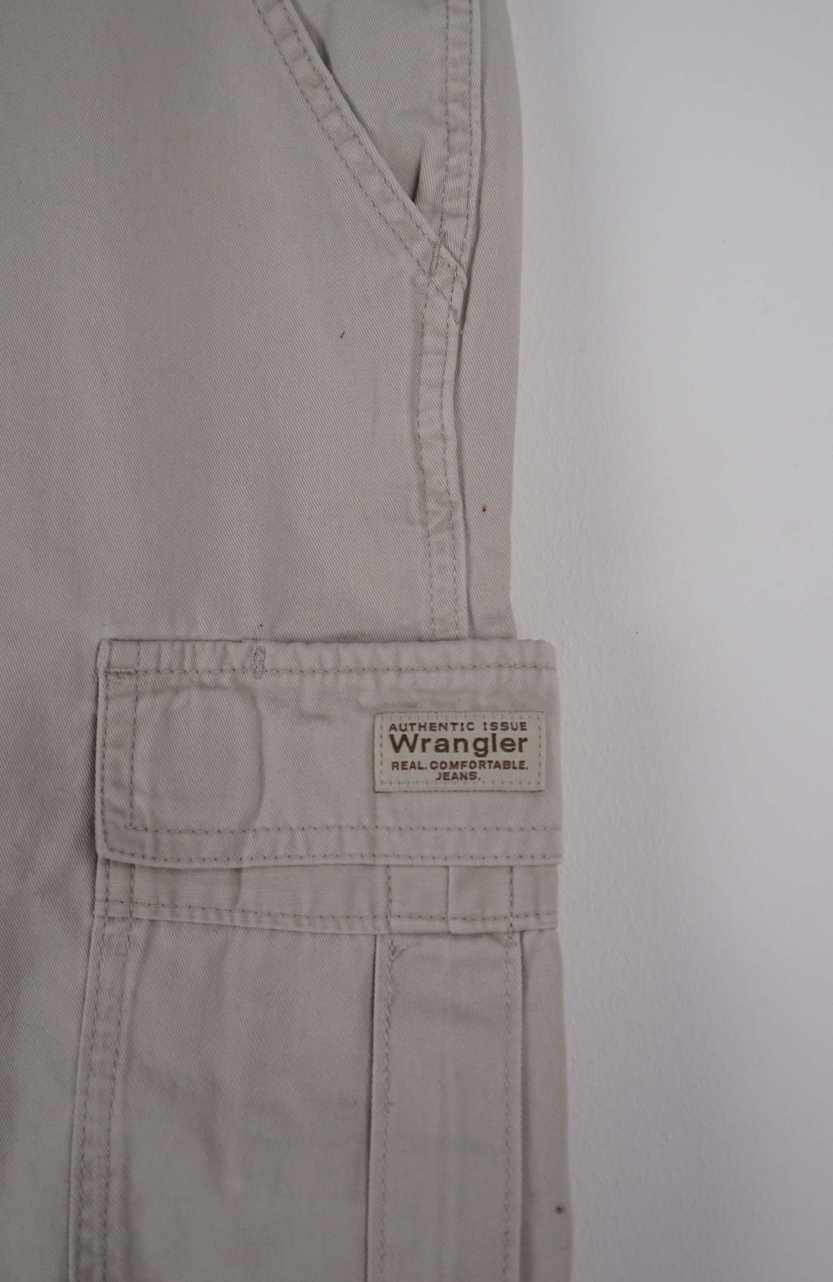 VINTAGE WRANGLER CARGO SHORTS W34