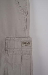 VINTAGE WRANGLER CARGO SHORTS W34