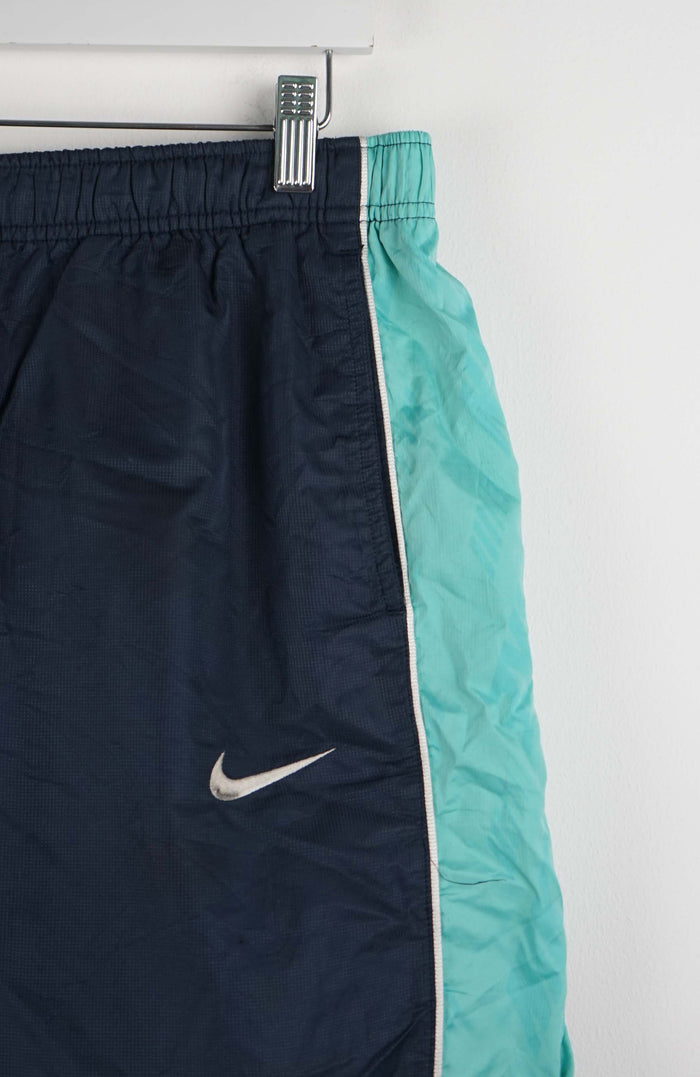 VINTAGE NIKE TRACK PANT SHORTS (M)