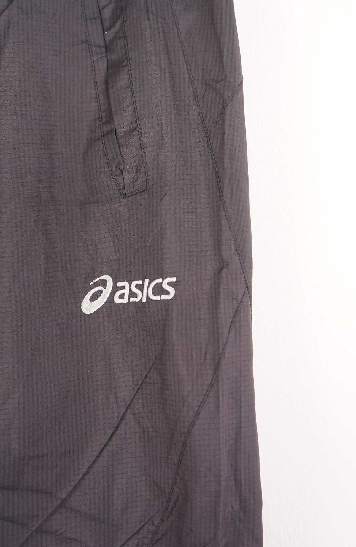 VINTAGE ASICS TRACK PANT SHORTS (M)