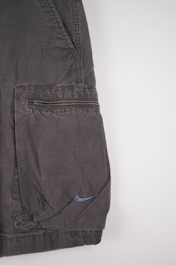 VINTAGE NIKE CARGO SHORTS W36
