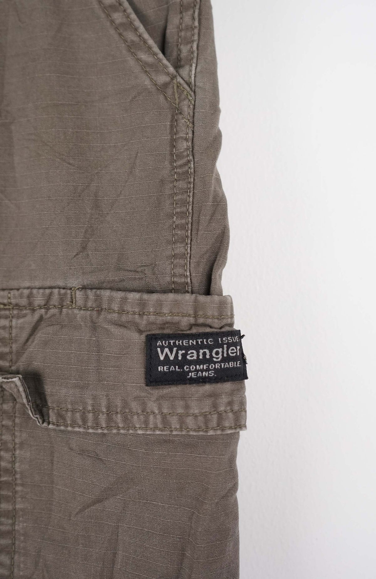 VINTAGE WRANGLER CARGO SHORTS W33