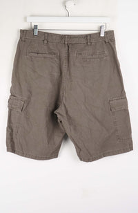 VINTAGE WRANGLER CARGO SHORTS W33