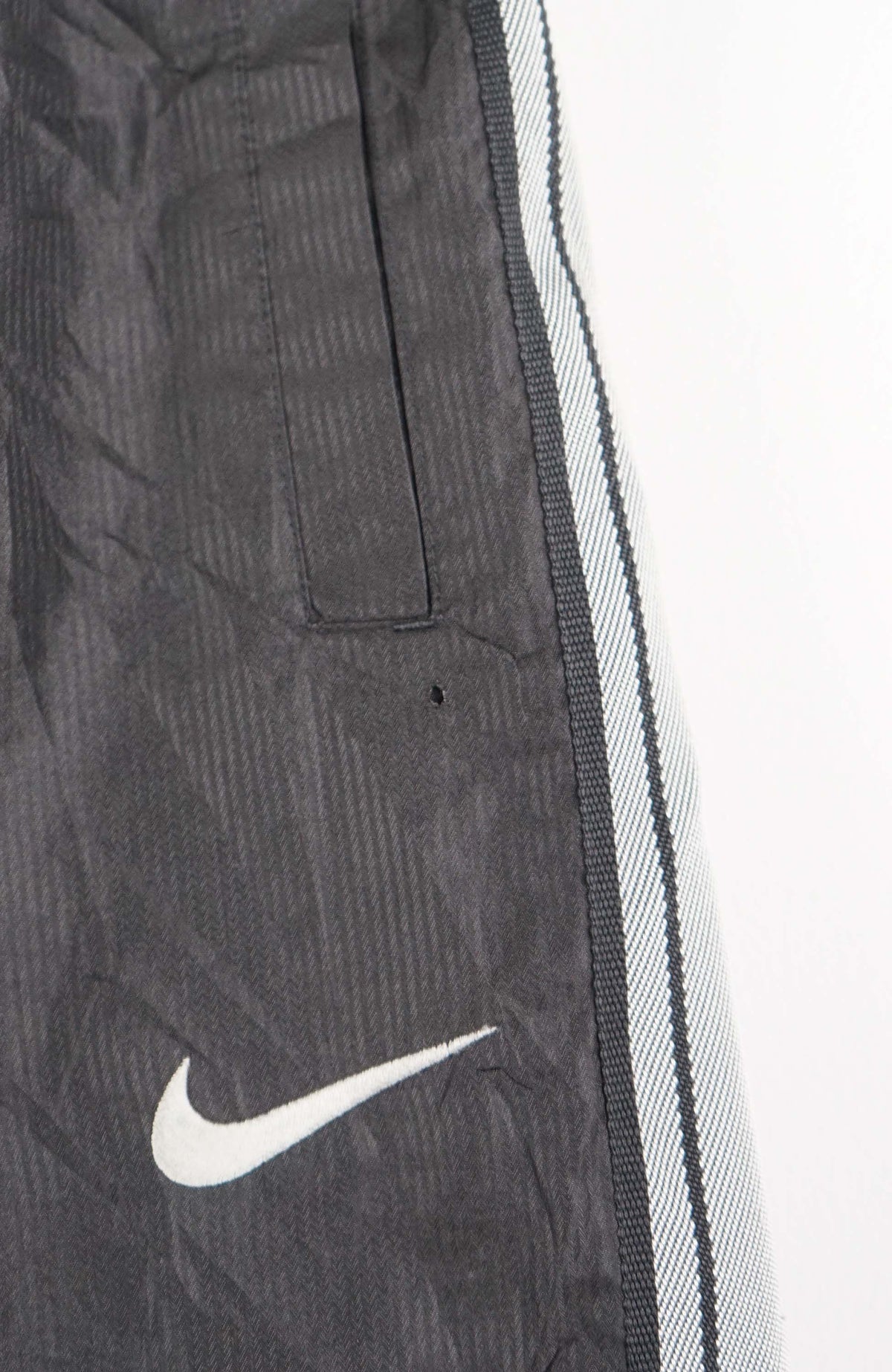 VINTAGE NIKE TRACK PANT SHORTS (S)