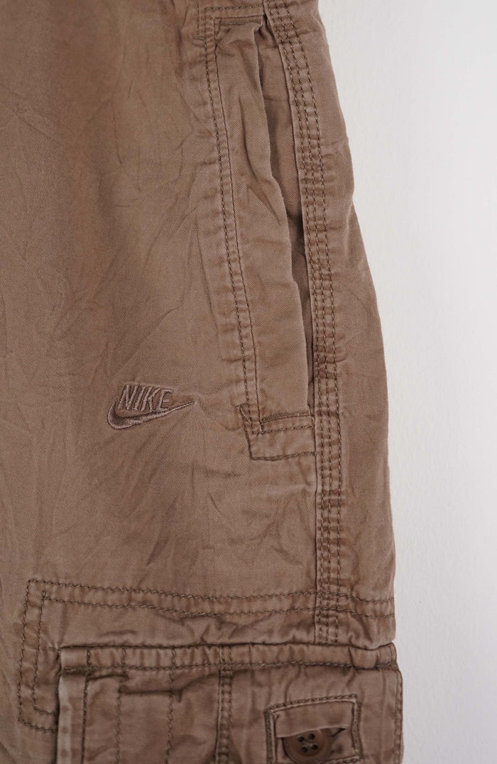 VINTAGE NIKE CARGO SHORTS W38