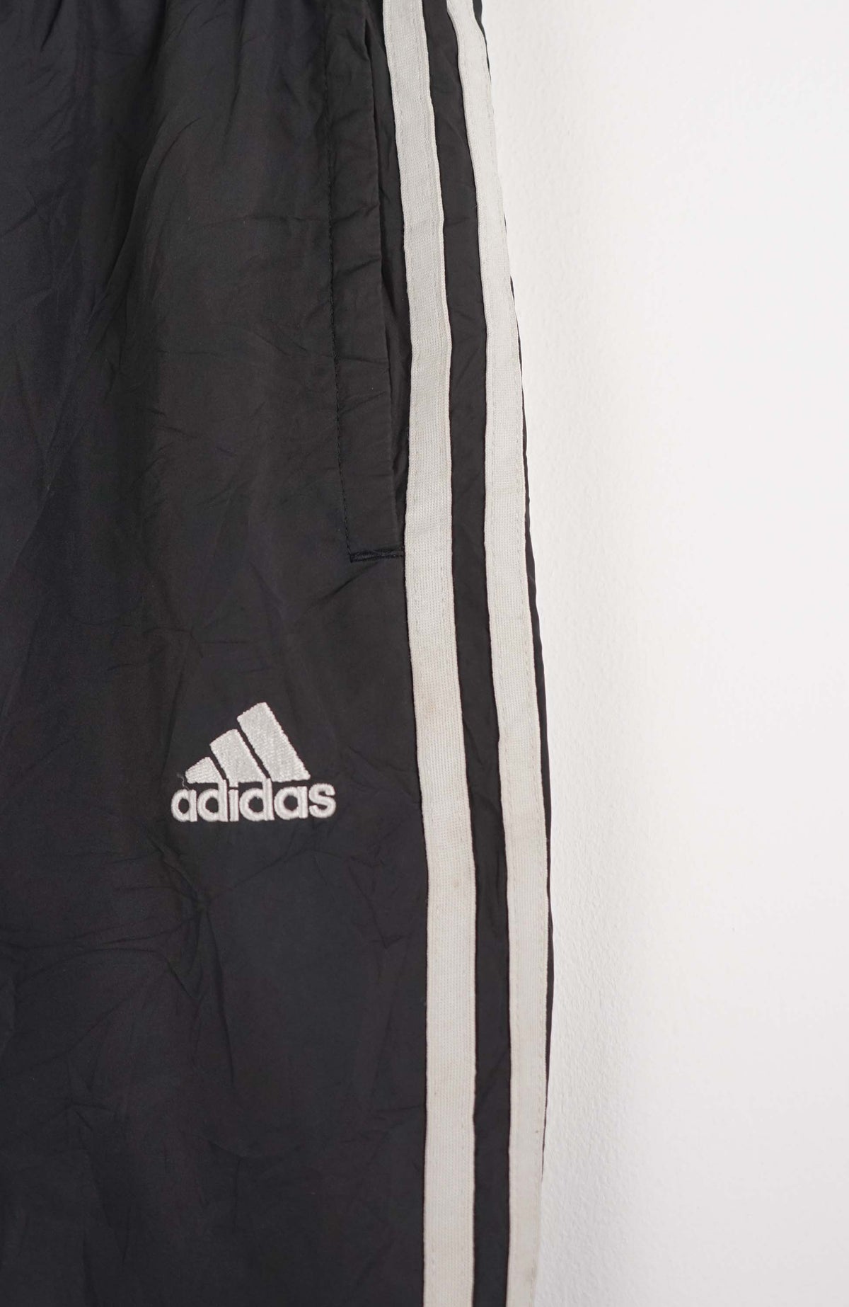 VINTAGE ADIDAS TRACK PANT SHORTS (S)