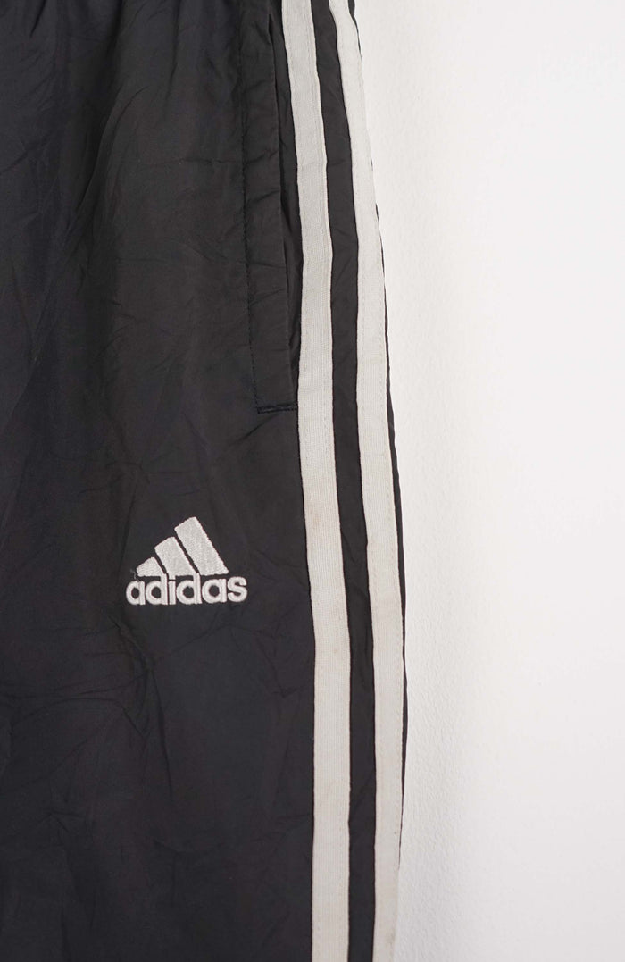 VINTAGE ADIDAS TRACK PANT SHORTS (S)