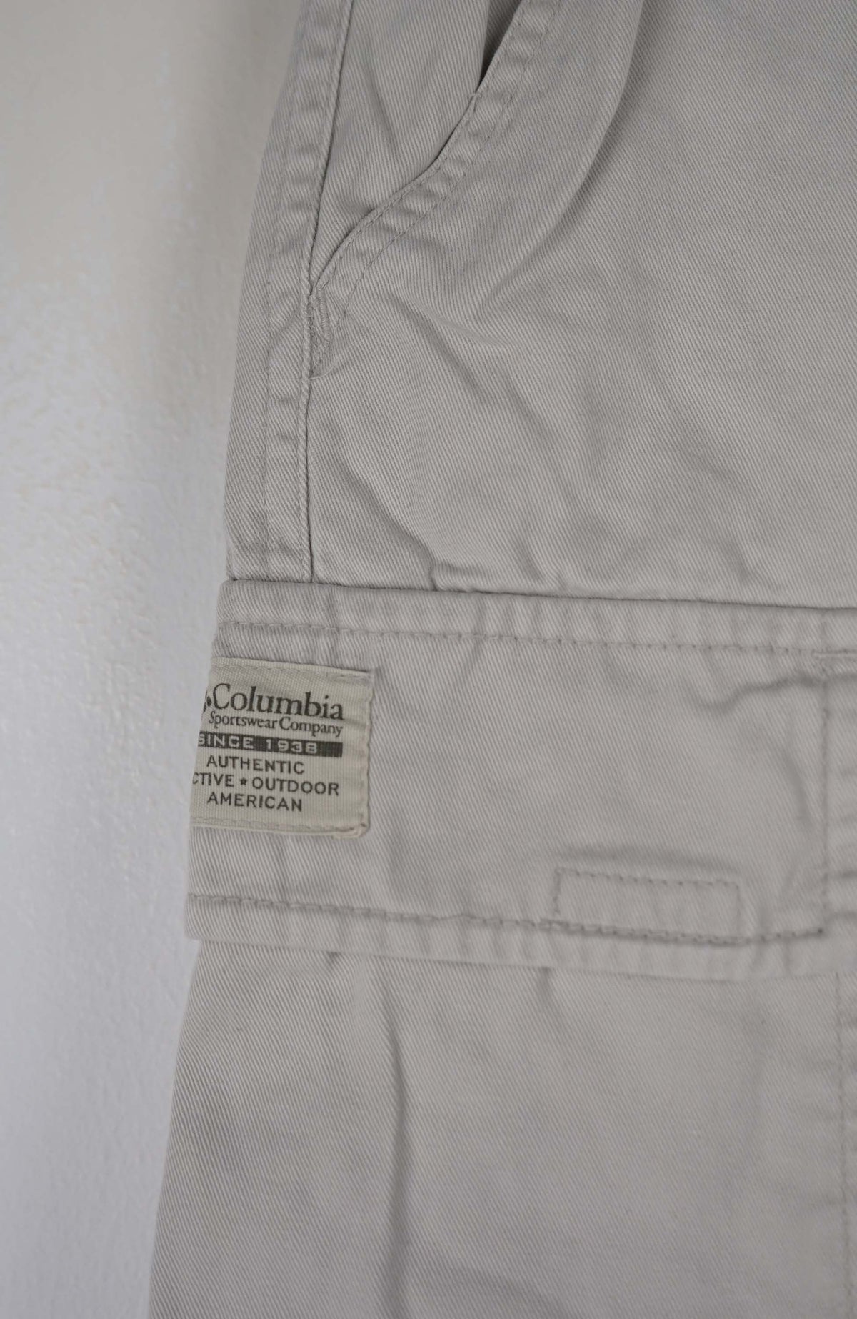 VINTAGE COLUMBIA CARGO SHORTS W33