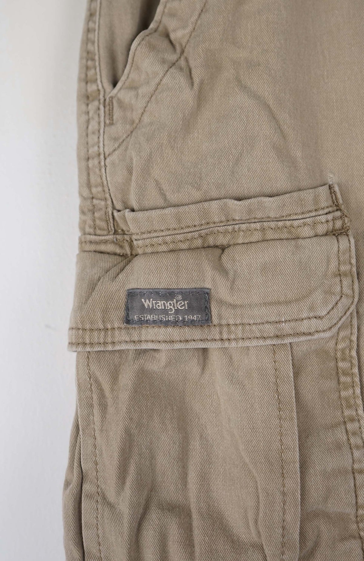 VINTAGE WRANGLER CARGO SHORTS W34