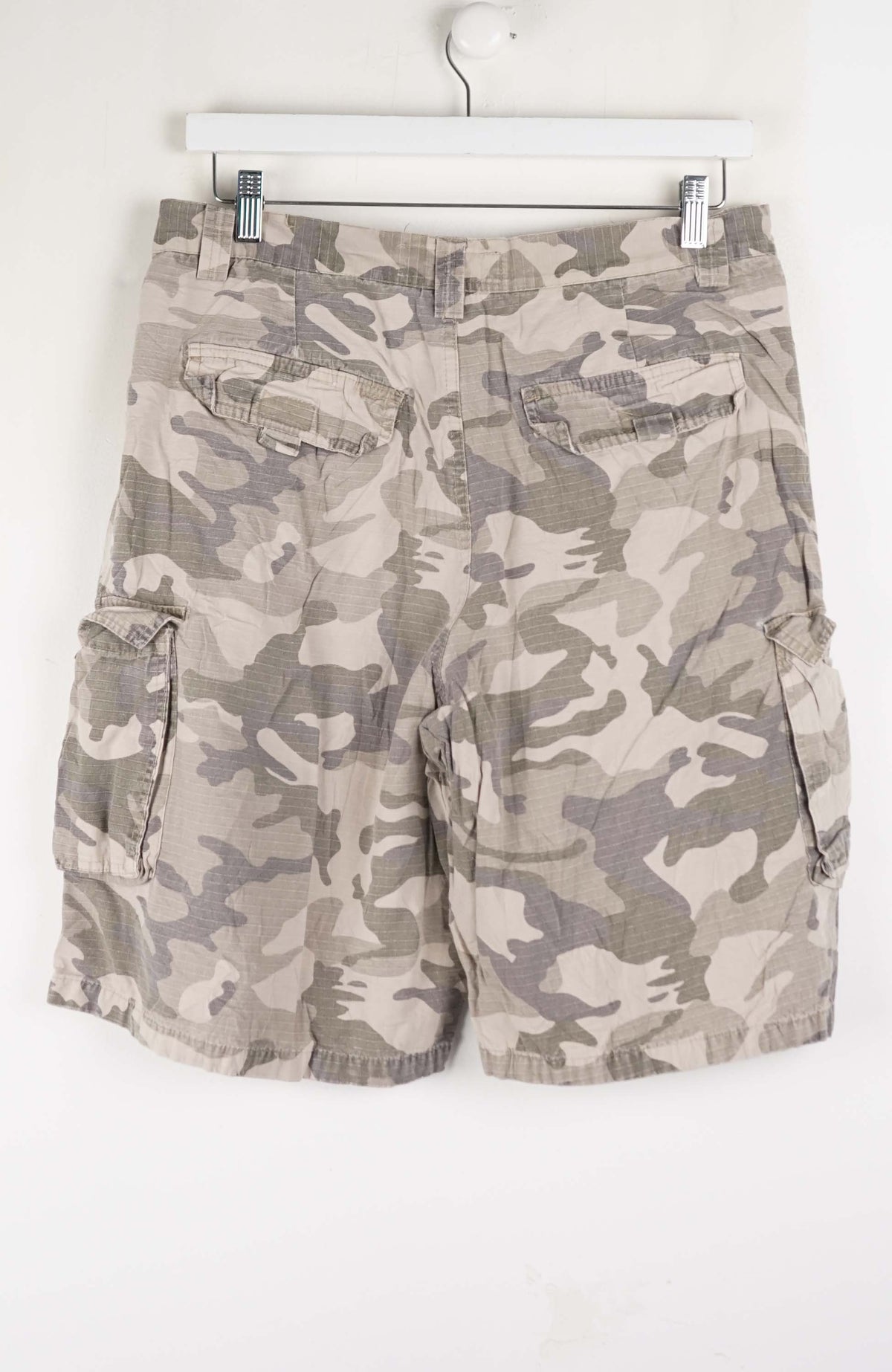 VINTAGE CAMO CARGO SHORTS W32