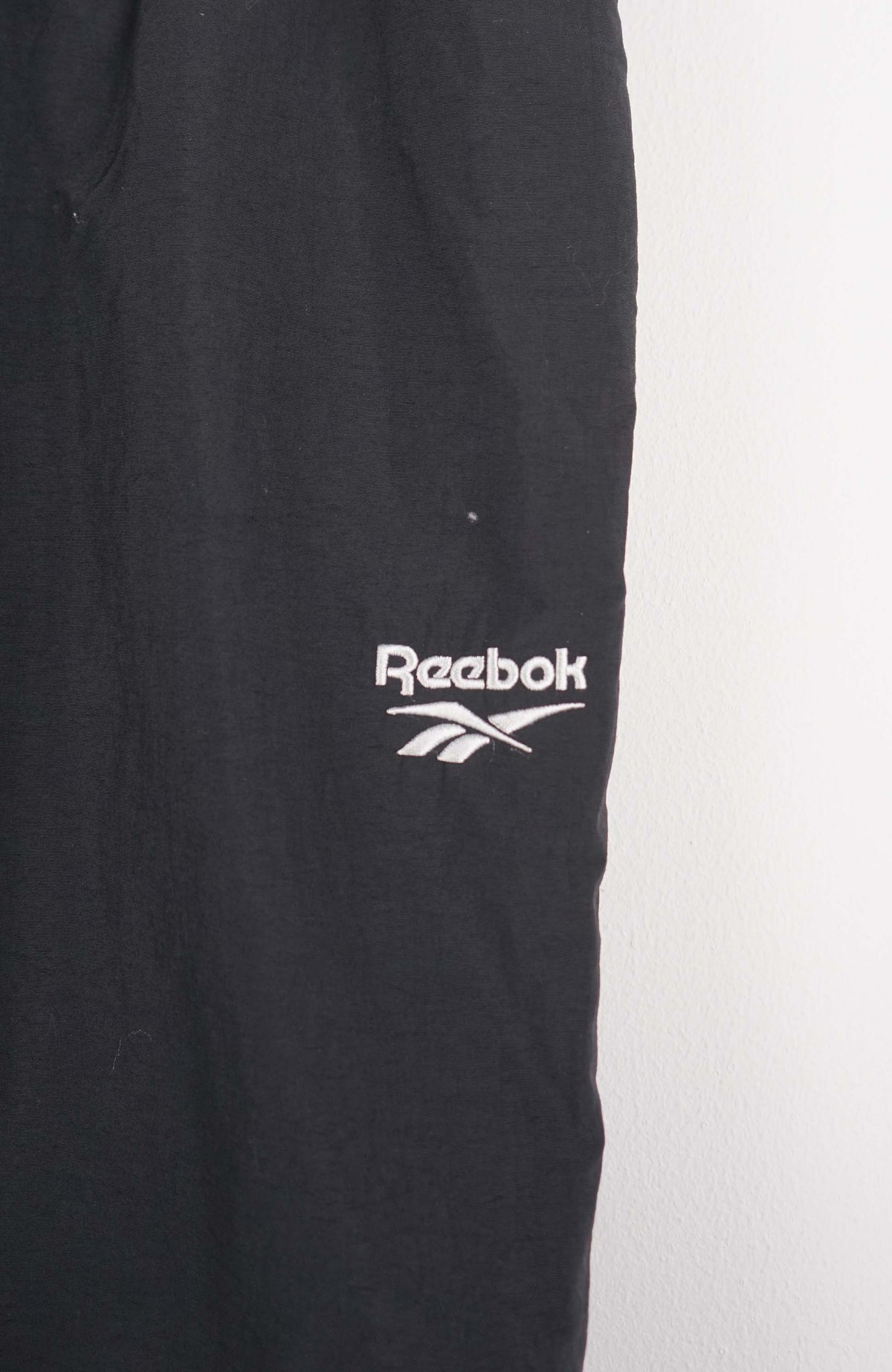 VINTAGE REEBOK TRACK PANT SHORTS (M)