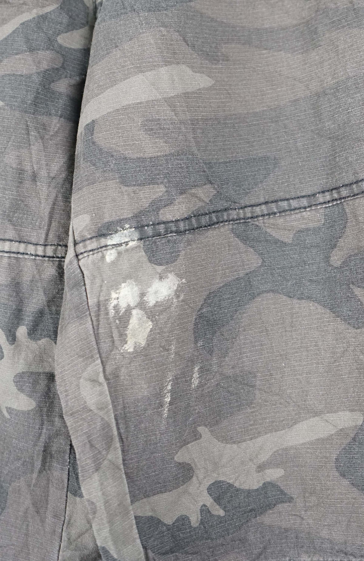 VINTAGE AIRWALK CAMO CARGO SHORTS W34