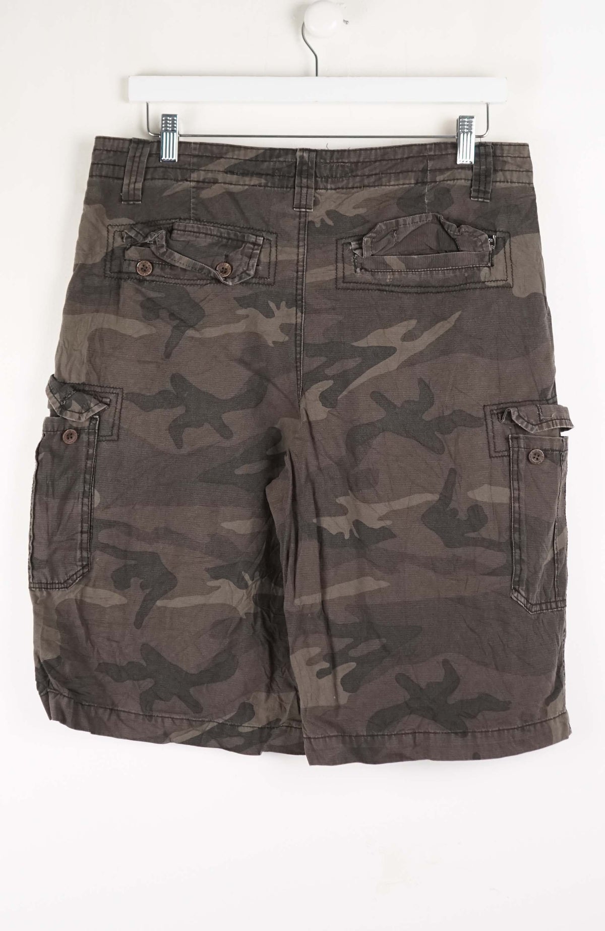 VINTAGE AIRWALK CAMO CARGO SHORTS W34