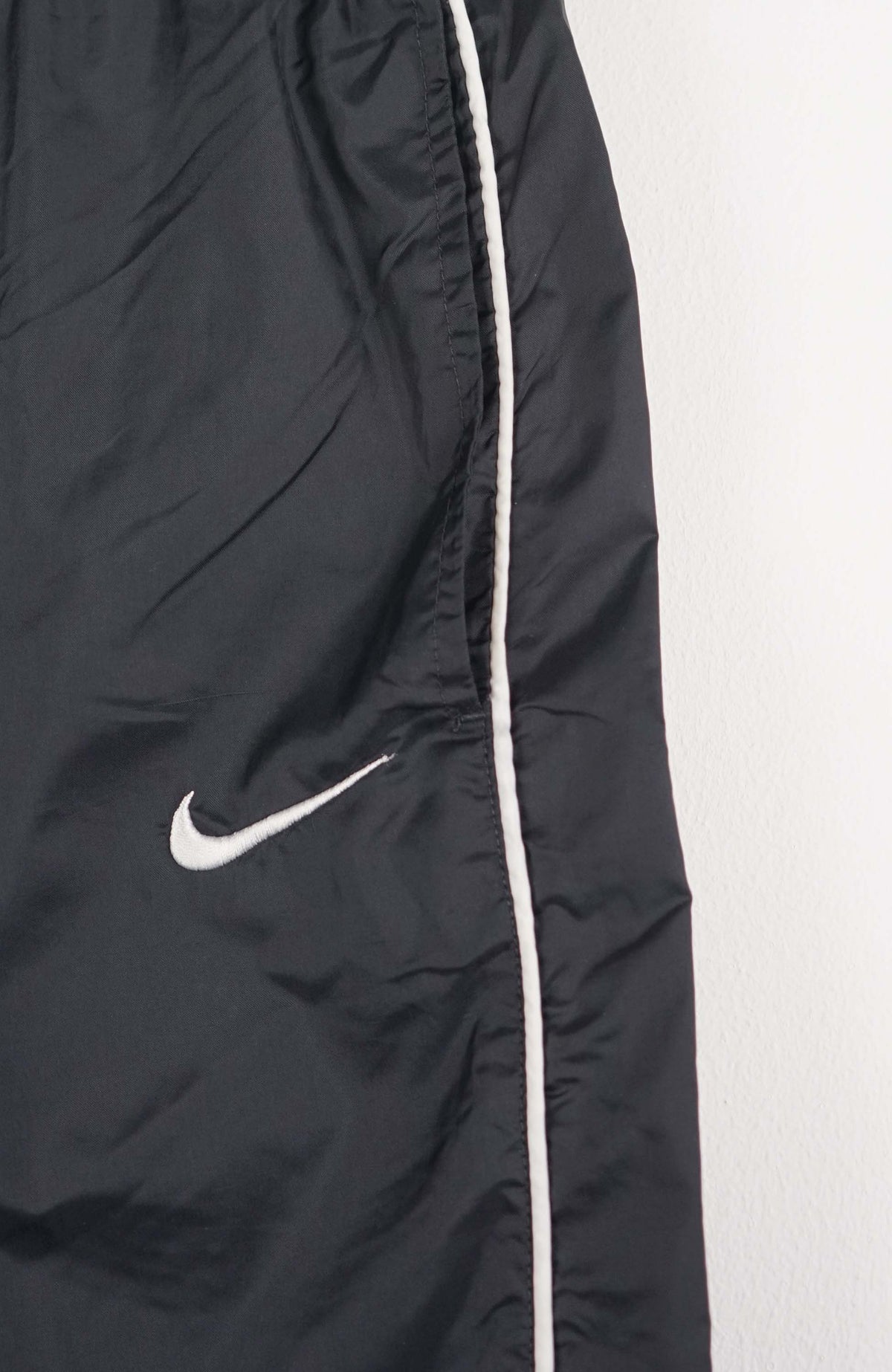 VINTAGE NIKE TRACK PANT SHORTS (XS)