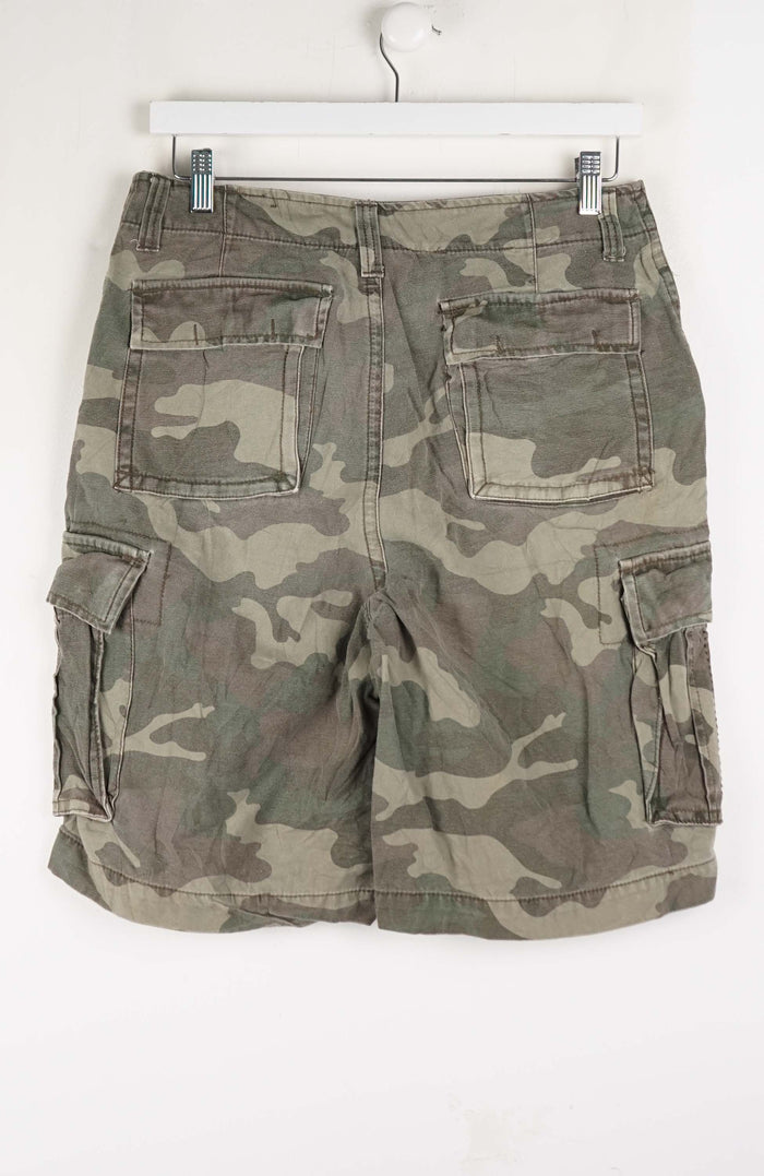 VINTAGE CAMO CARGO SHORTS W30