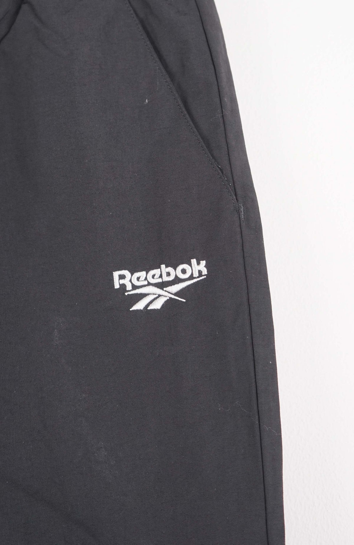 VINTAGE REEBOK TRACK PANT SHORTS (M)