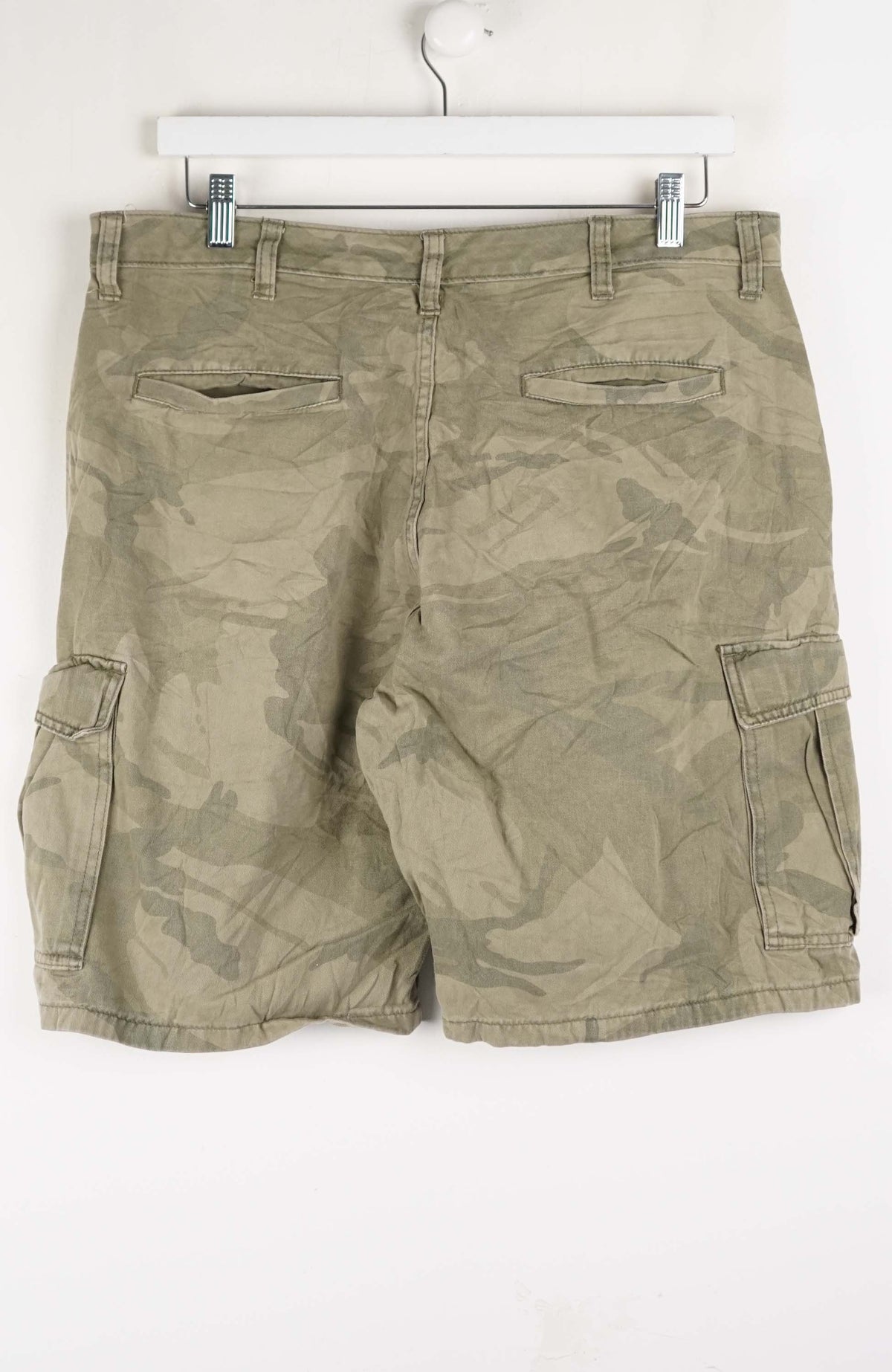 VINTAGE WRANGLER CAMO CARGO SHORTS W35