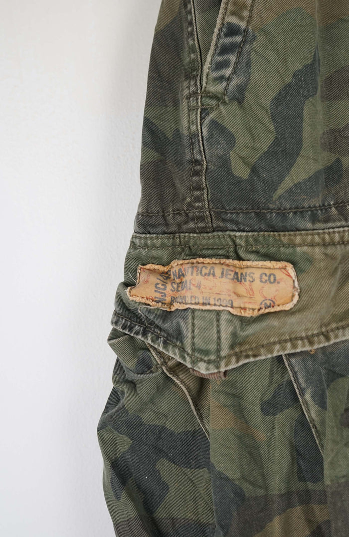 VINTAGE NAUTICA CAMO CARGO SHORTS W34