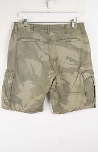 VINTAGE WRANGLER CAMO CARGO SHORTS W34