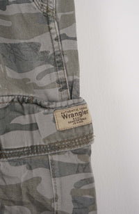 VINTAGE WRANGLER CAMO CARGO SHORTS W32