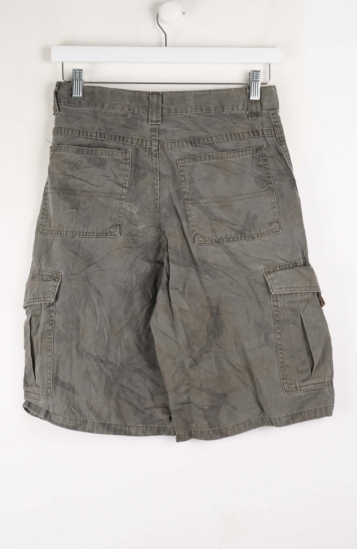 VINTAGE WRANGLER CAMO CARGO SHORTS W28