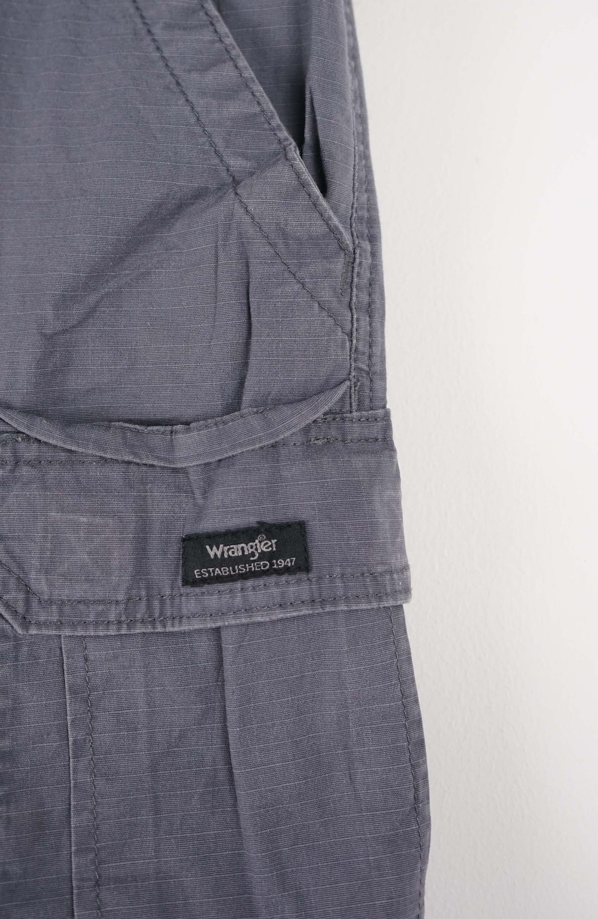 VINTAGE WRANGLER CARGO SHORTS W30