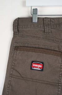 VINTAGE WRANGLER CARGO SHORTS W36