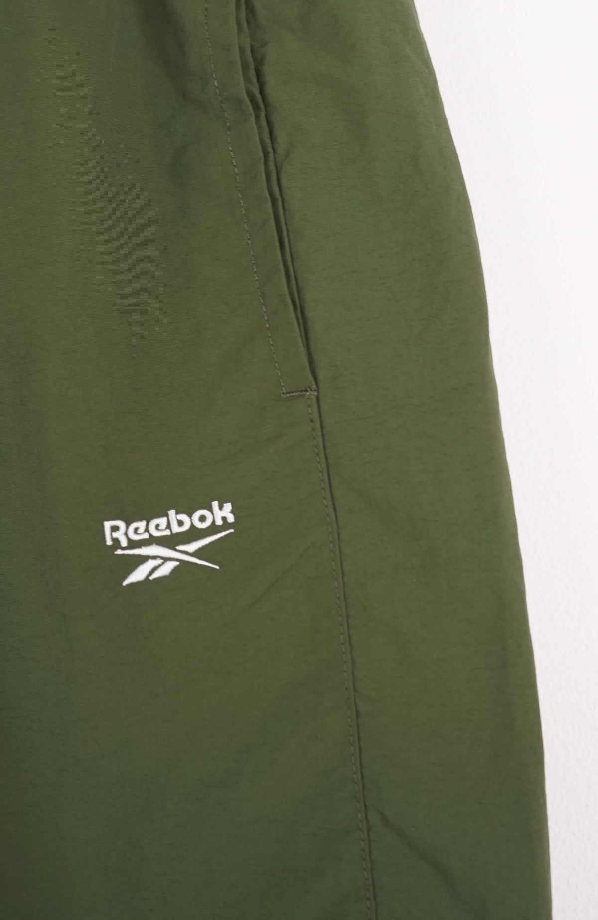 VINTAGE REEBOK TRACK PANT SHORTS (M)