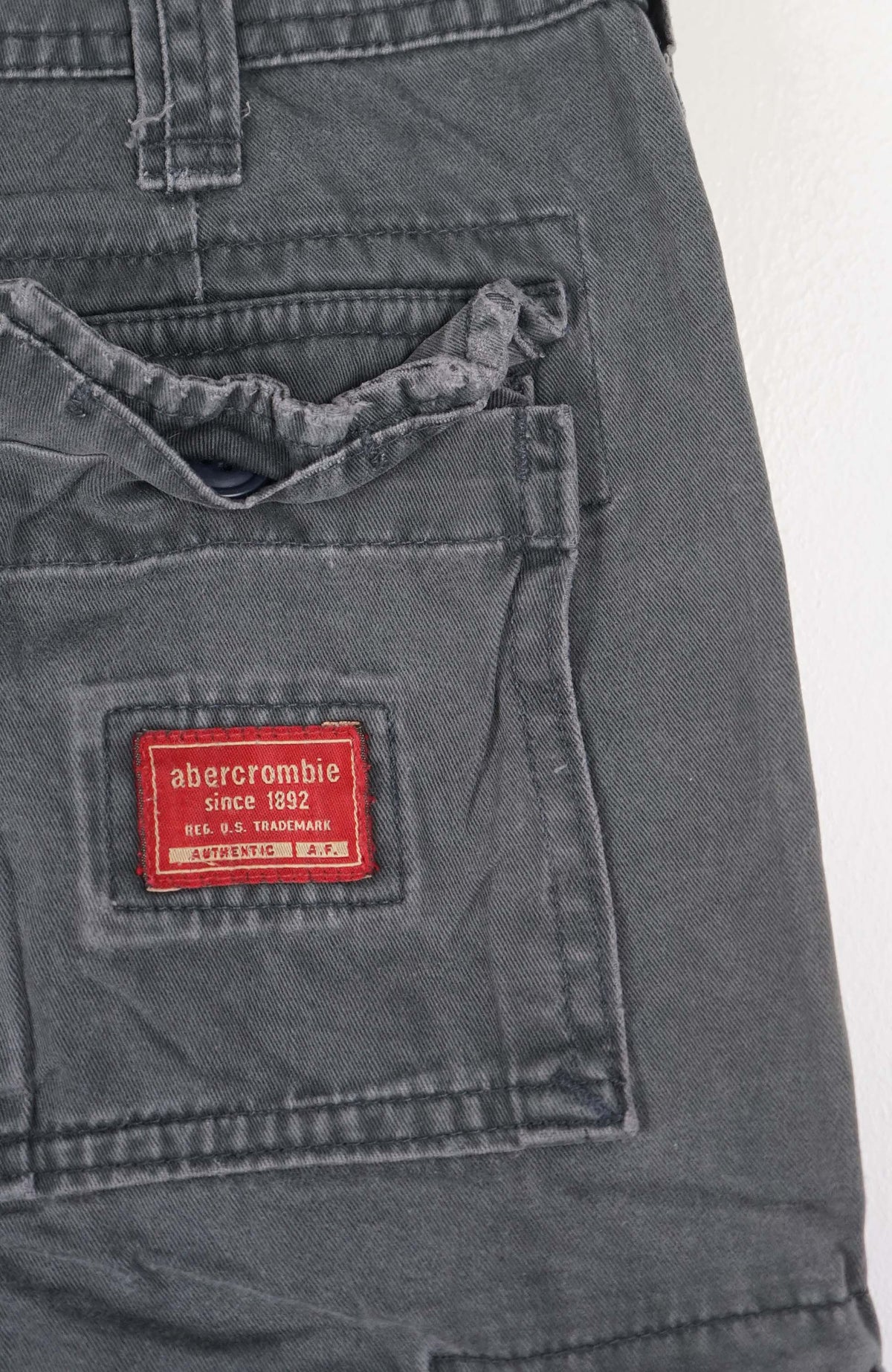VINTAGE ABERCROMBIE & FITCH CARGO SHORTS W26