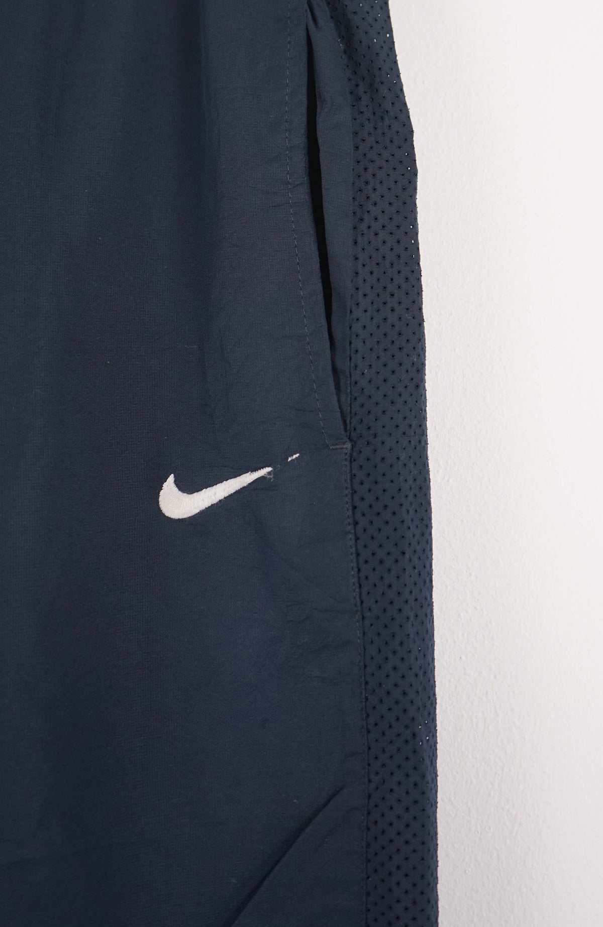 VINTAGE NIKE TRACK PANT SHORTS (M)