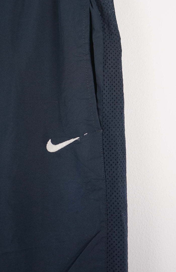 VINTAGE NIKE TRACK PANT SHORTS (M)