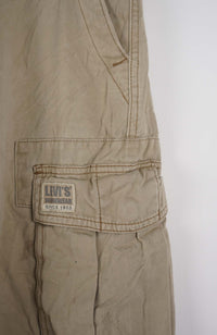 VINTAGE LEVI'S CARGO SHORTS W36