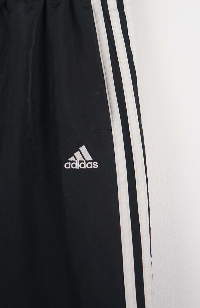 VINTAGE ADIDAS TRACK PANT SHORTS (L)