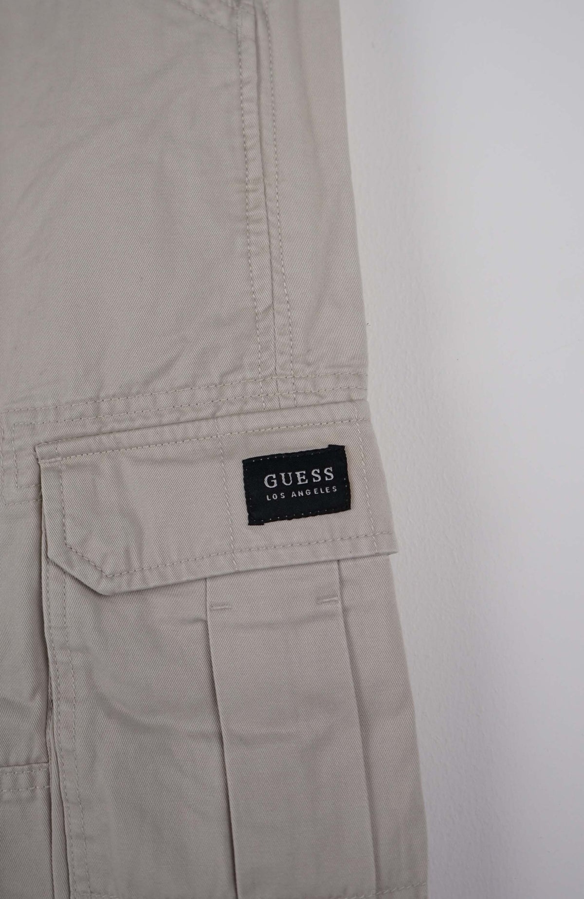 VINTAGE GUESS CARGO SHORTS W32