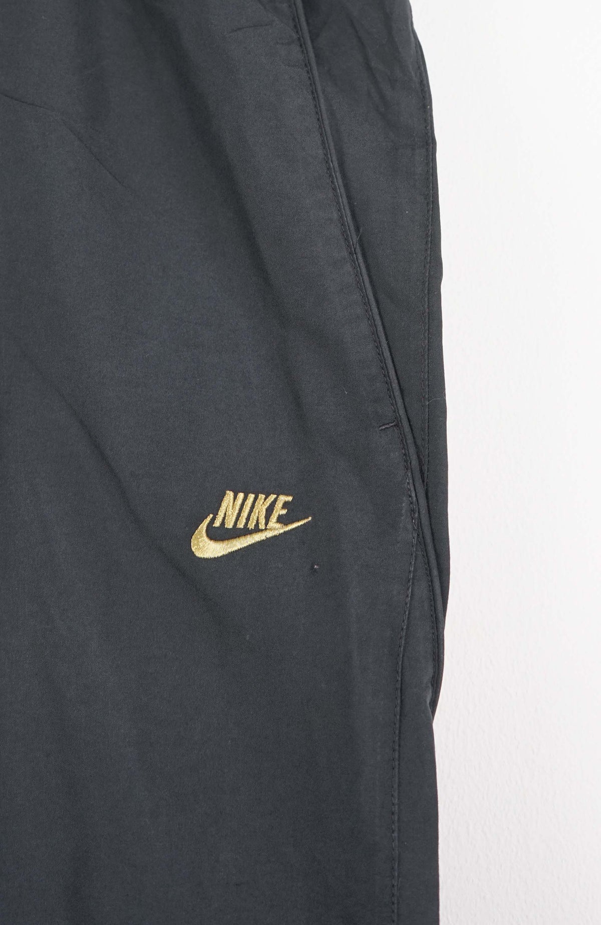 VINTAGE NIKE TRACK PANT SHORTS (XL)