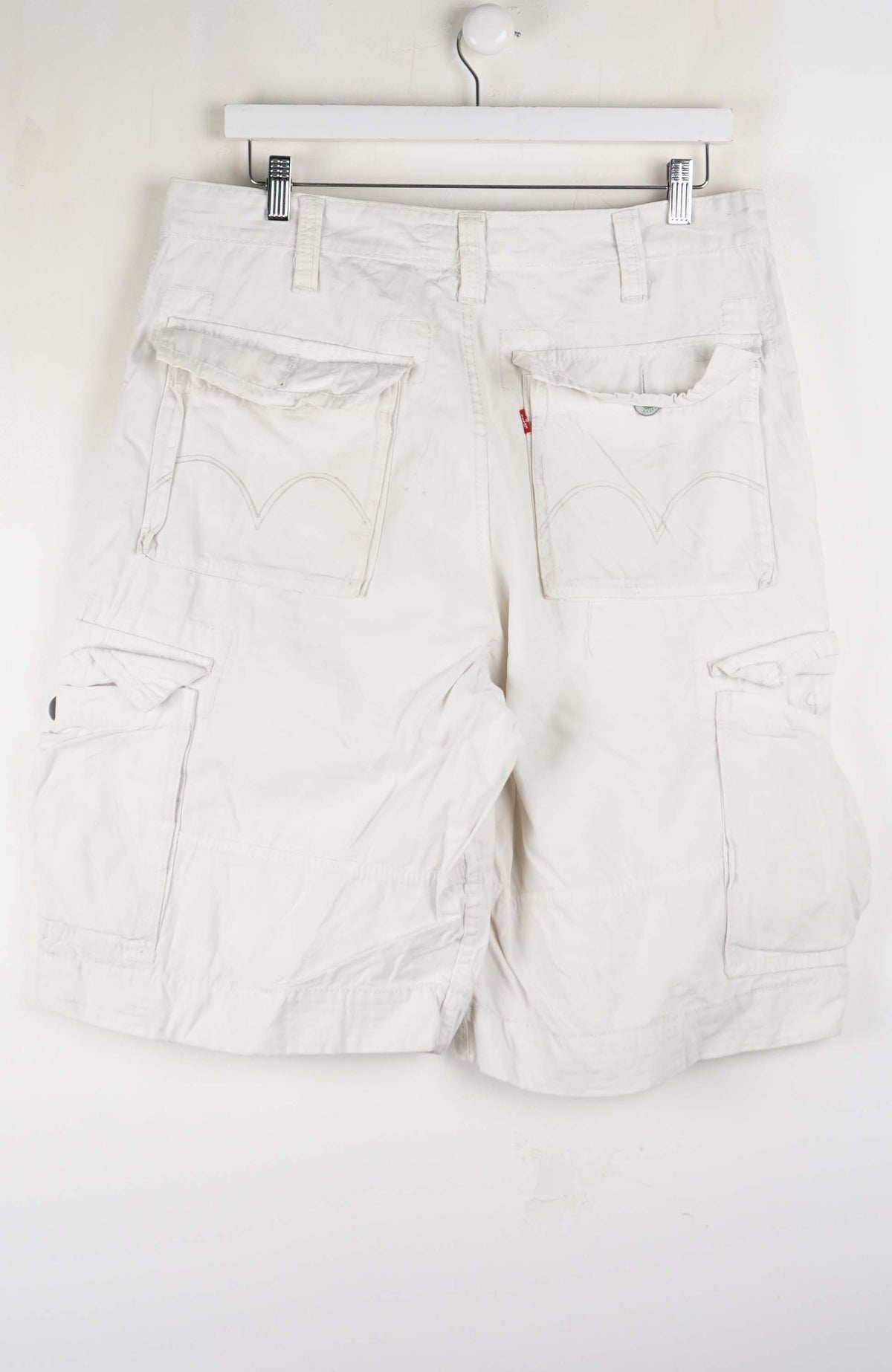 VINTAGE LEVI'S CARGO SHORTS W34