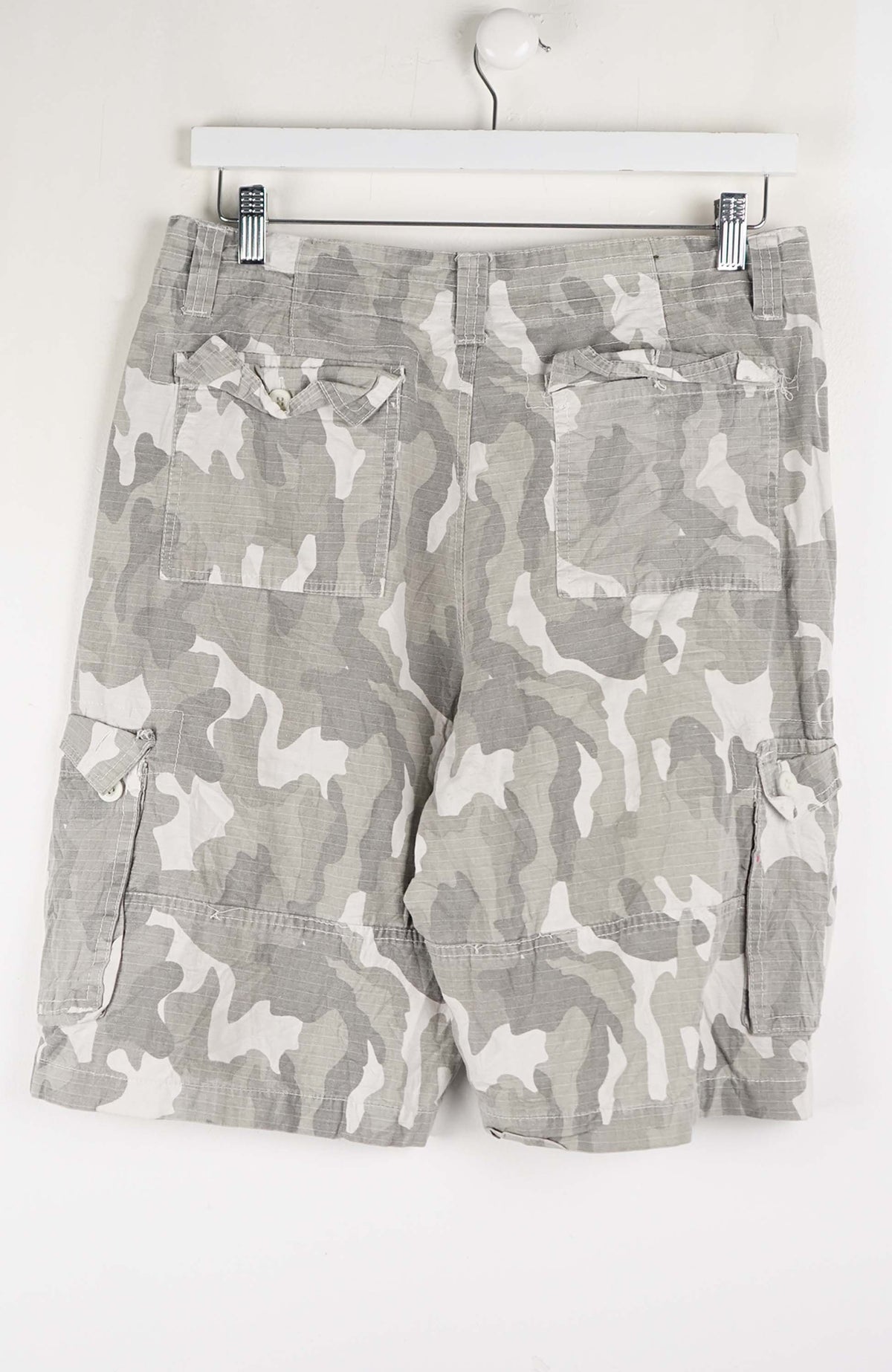 VINTAGE CAMO CARGO SHORTS W30
