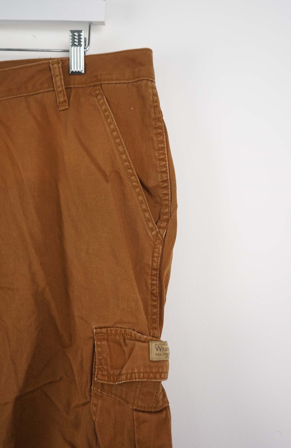 VINTAGE WRANGLER CARGO SHORTS W38