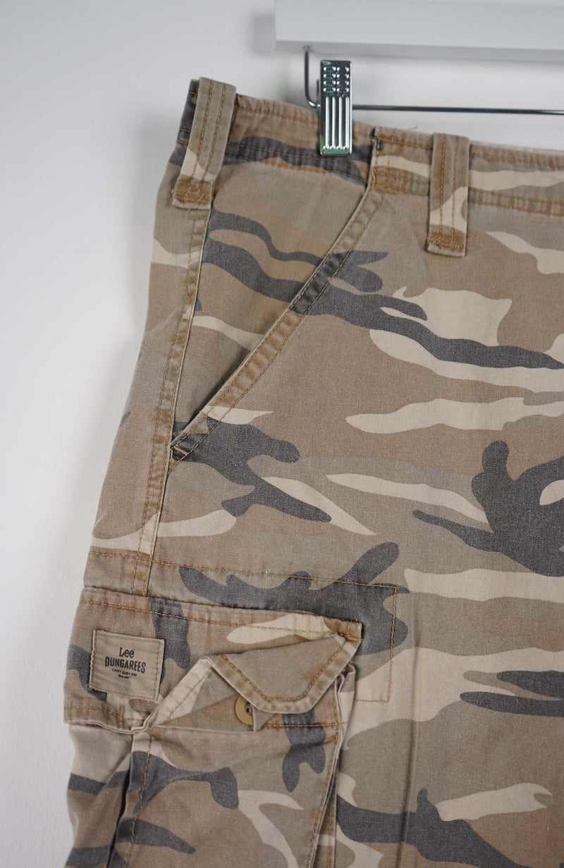 VINTAGE LEE DUNGAREES CARGO SHORTS W38