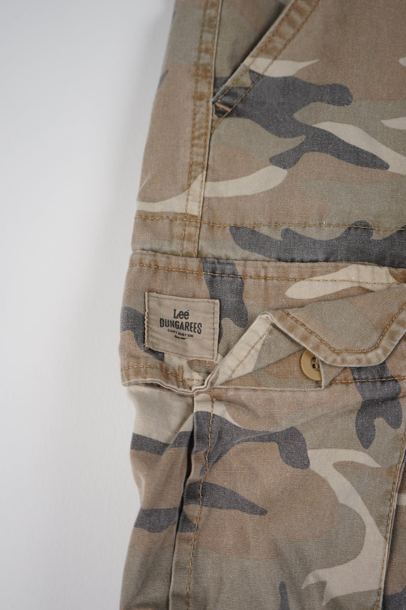VINTAGE LEE DUNGAREES CARGO SHORTS W38