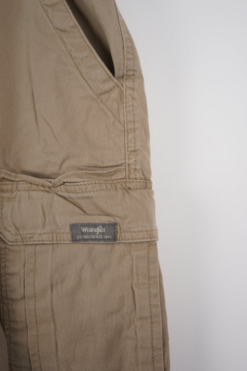 VINTAGE WRANGLER CARGO SHORTS W36