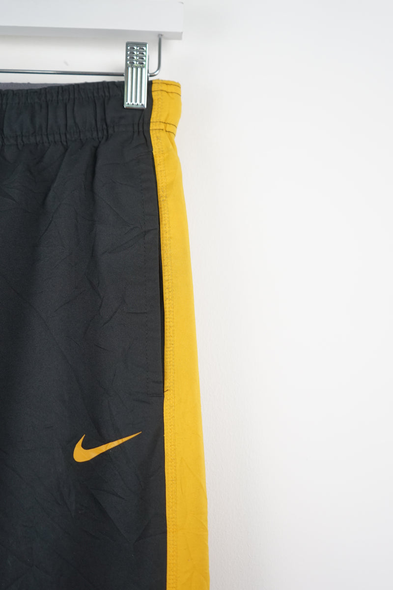 VINTAGE NIKE TRACK PANTS (M)