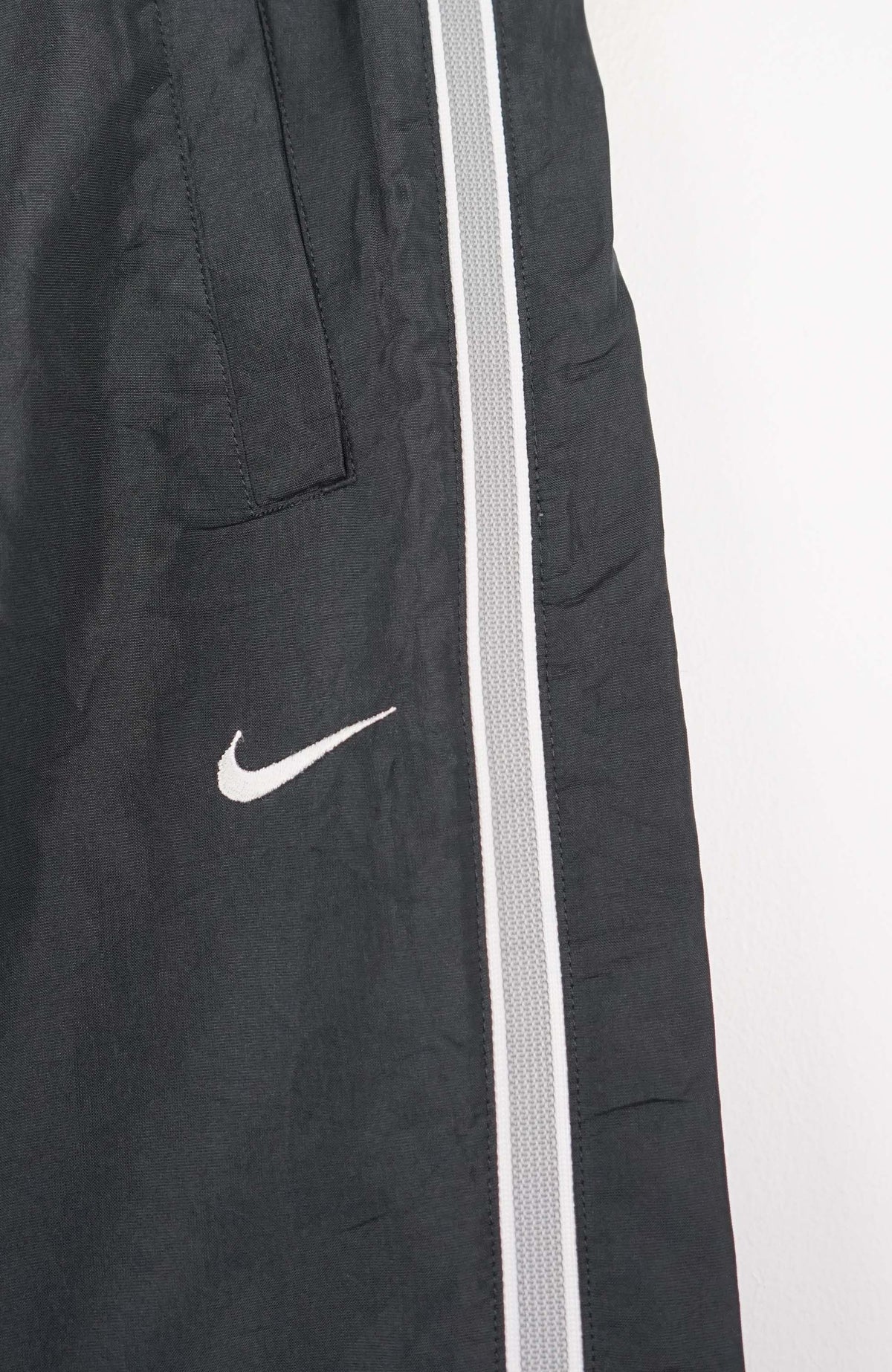 VINTAGE NIKE TRACK PANTS (M)