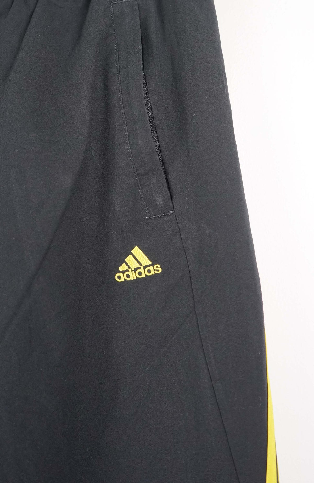 VINTAGE ADIDAS TRACK PANTS (M)